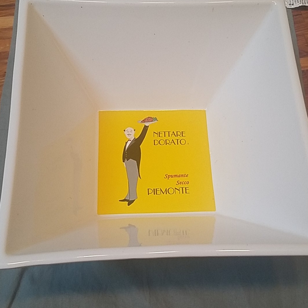 Square yellow bowl with Italian Saying inside